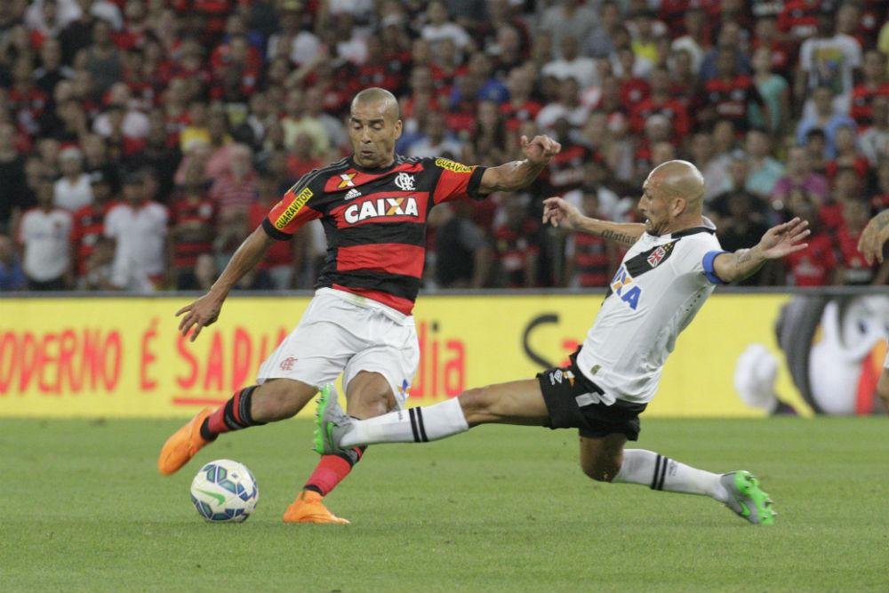 Com gol de Jorge Henrique, garante vantagem para o jogo de volta