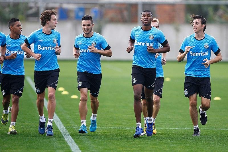 Erazo elogiou trabalho de Roger no intervalo das partidas