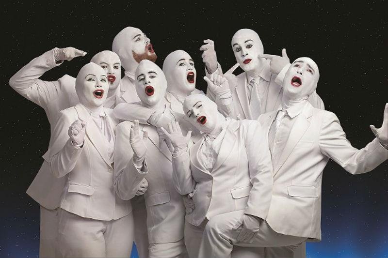  Vestidos de aliens, integrantes do Voca People recriam hits de v&aacute;rias &eacute;pocas