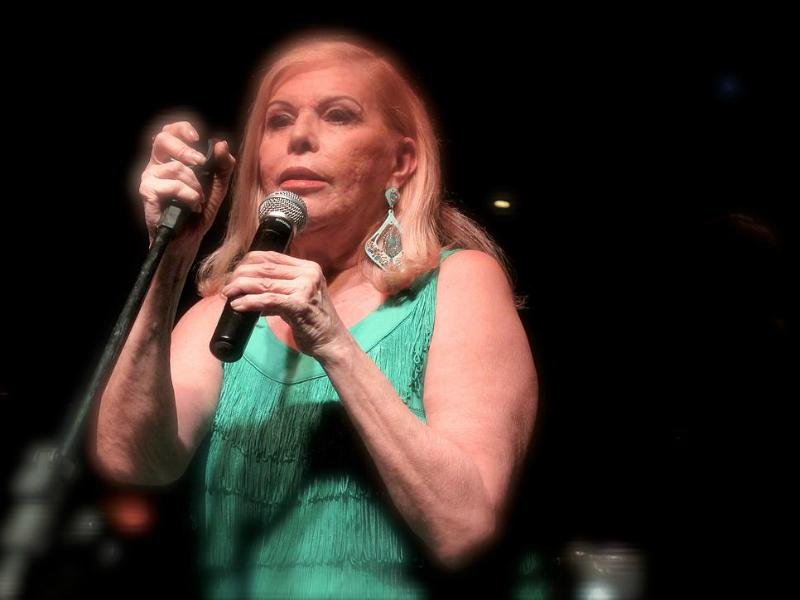 Aos 67 anos, Vanusa tem disco novo e &aacute;lbuns relan&ccedil;ados