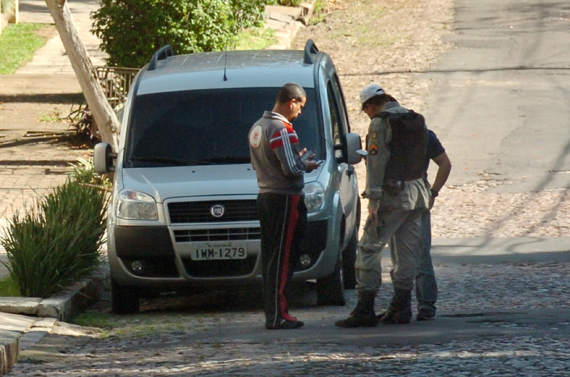 Dois policiais ficam feridos em tentativa de assalto na zona Sul de Porto Alegre