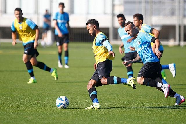 Gr&ecirc;mio vive fato raro com todos atletas &agrave; disposi&ccedil;&atilde;o de Roger