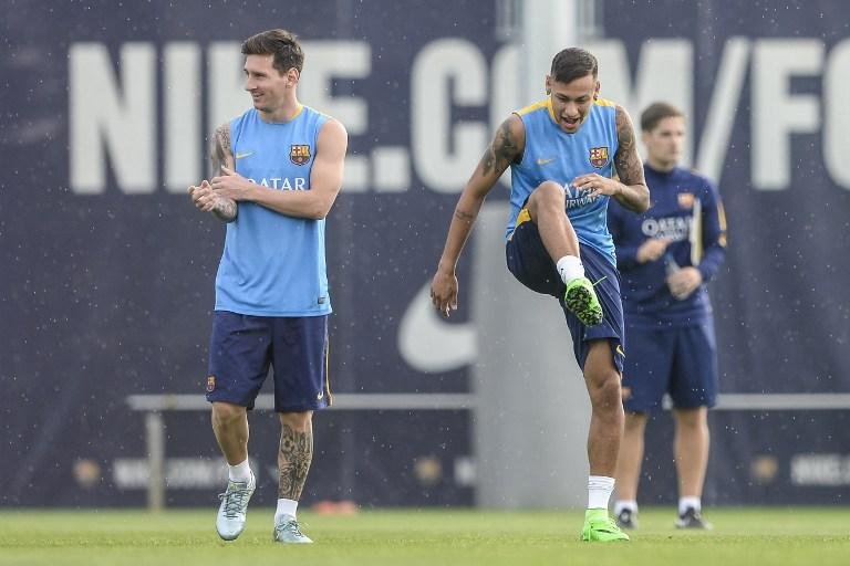 Neymar se recupera de caxumba e volta a treinar com Barcelona