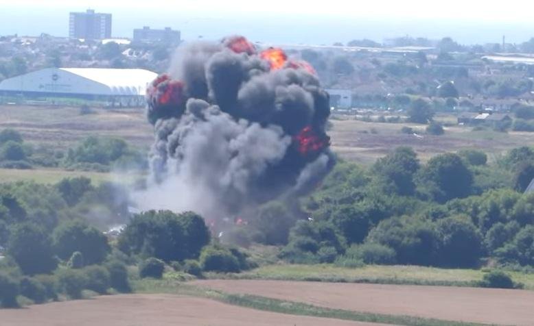Aeronave fazia manobras durante festival a&eacute;reo