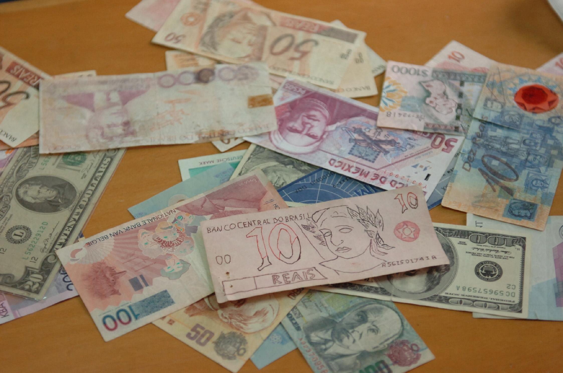 Cai quantidade de c&eacute;dulas falsas retidas no RS