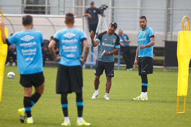 Em busca da quarta vit&oacute;ria seguida, Gr&ecirc;mio encara Ponte Preta 