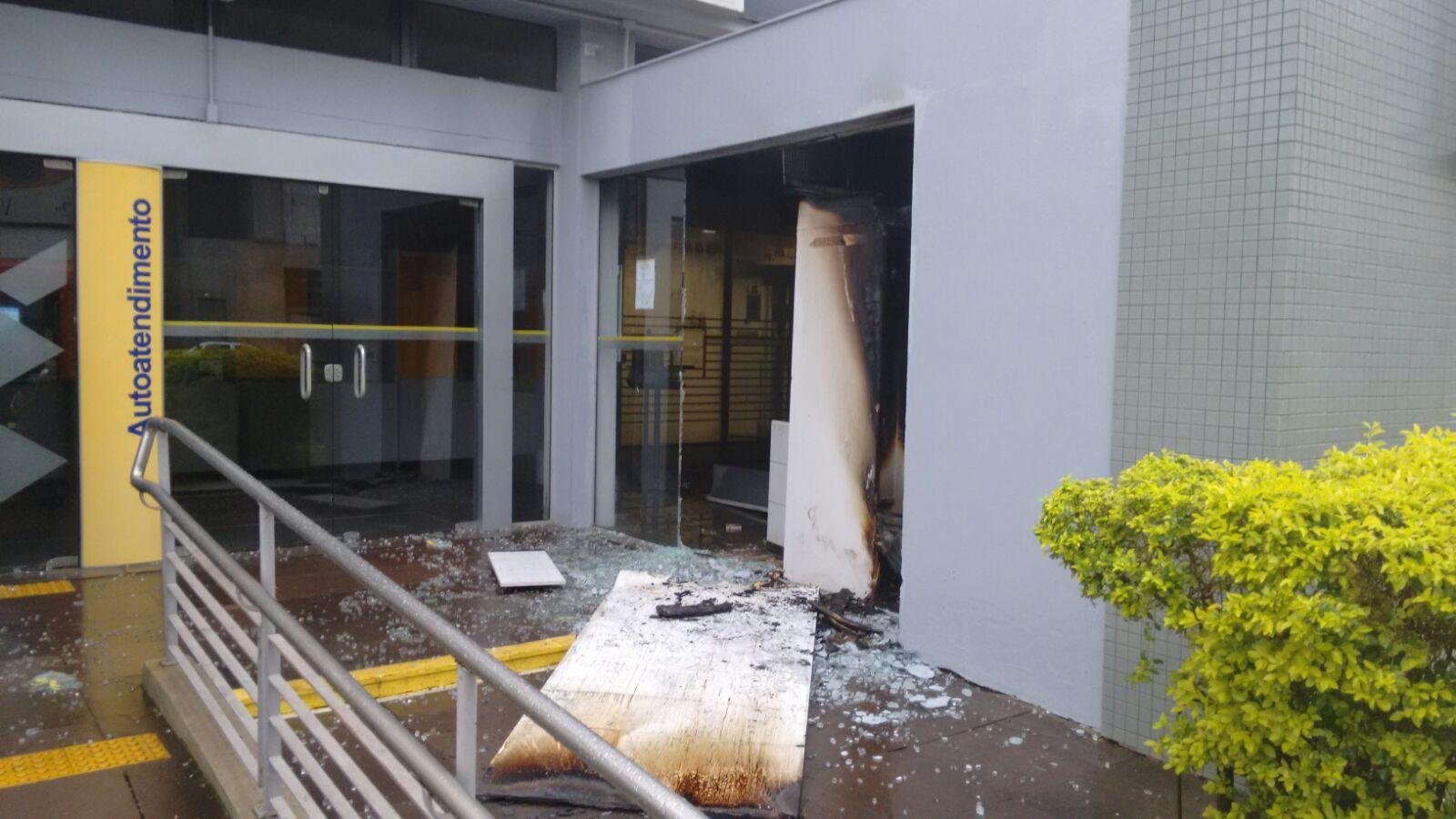 Ag&ecirc;ncia ficou parcialmente destru&iacute;da