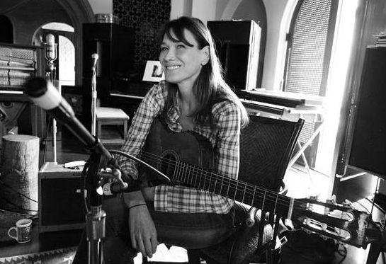 Carla Bruni se apresenta nesta segunda-feira em Porto Alegre 