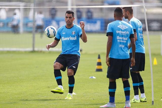 Maicon deve ser preservado de jogo contra Coritiba 
