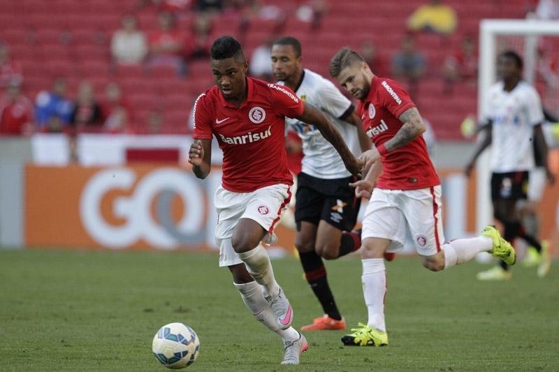 Vitinho quer sequ&ecirc;ncia para garantir lugar no time titular do Inter