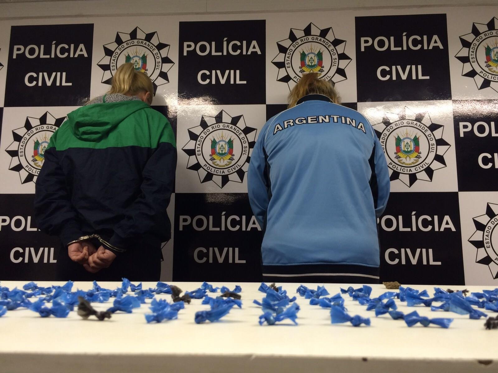 Durante a a&ccedil;&atilde;o foram apreendidas 250 pedras de crack, dinheiro e embalagens