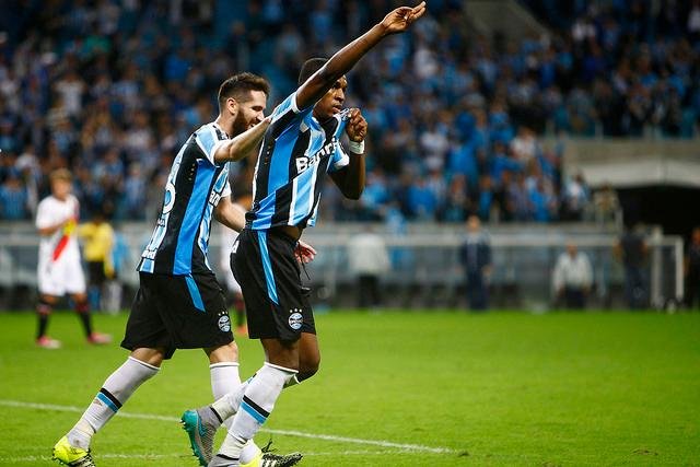 Gr&ecirc;mio pode perder Erazo em jogos do Brasileir&atilde;o 