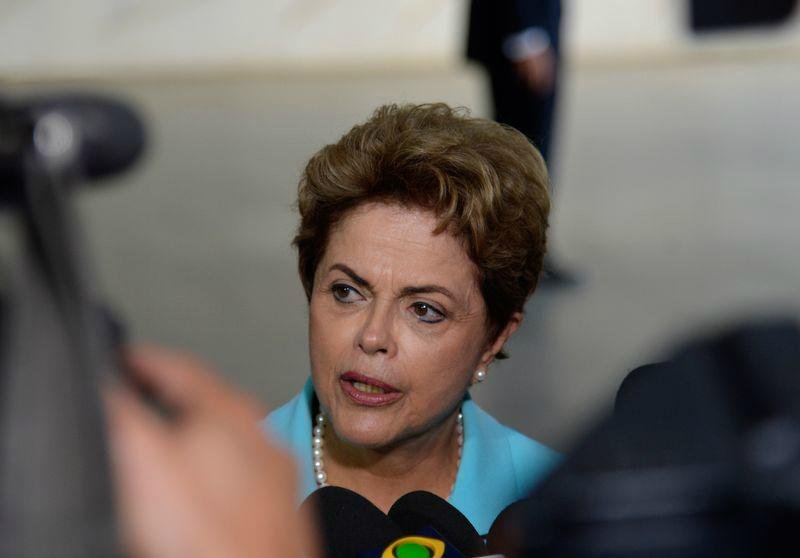 Dilma diz que economia vai continuar com dificuldades em 2016 