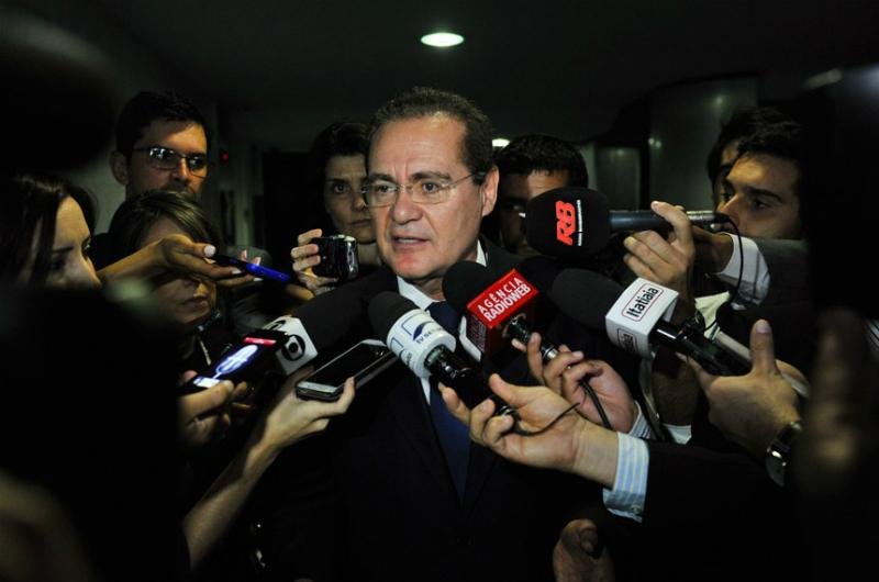 Corte de minist&eacute;rios &eacute; positivo, diz Renan 
