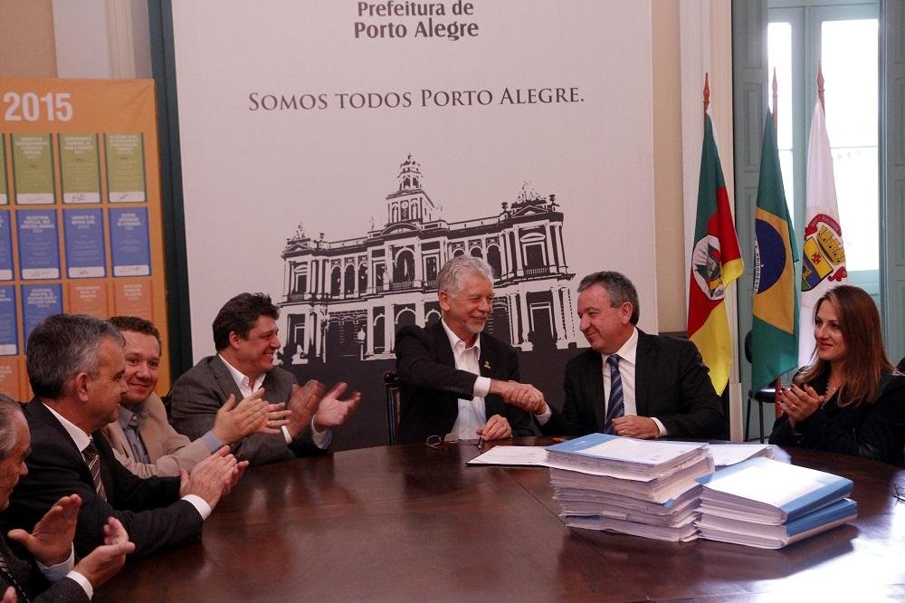 Prefeitura anunciou cons&oacute;rcio que vai realizar revitaliza&ccedil;&atilde;o da orla do Gua&iacute;ba