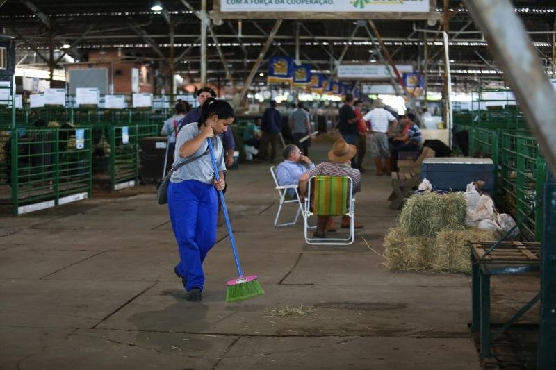 Feira mant&eacute;m preparativos para abertura 