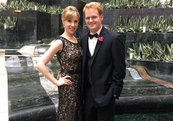 Chris Hurst disse pouco depois no Twitter que ele e Parker estavam muito apaixonados