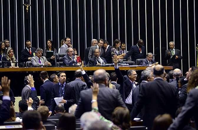 CCJ da C&acirc;mara aprova porte de arma para agentes de tr&acirc;nsito 