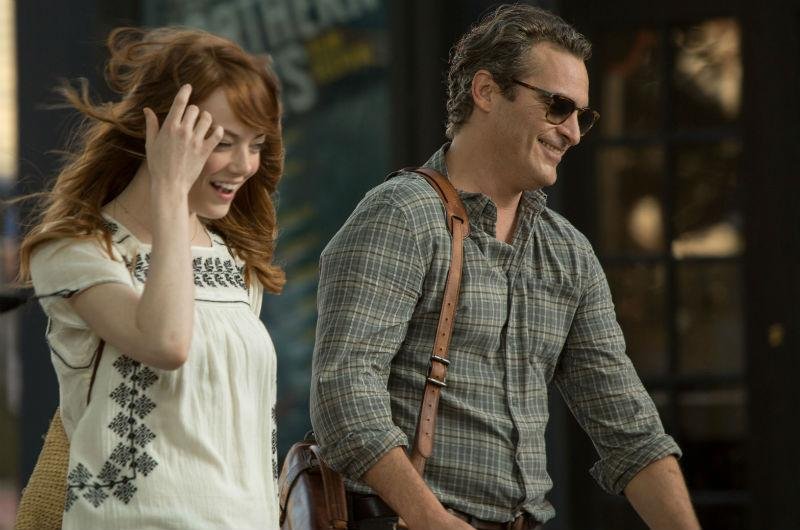 No elenco est&atilde;o os atores Emma Stone e Joaquin Phoenix