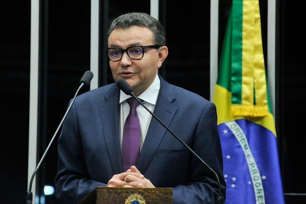 Em conversas com jornalistas, o presidente nacional do PSB, Carlos Siqueira, adiantou qual ser&aacute; a t&ocirc;nica da nota.
