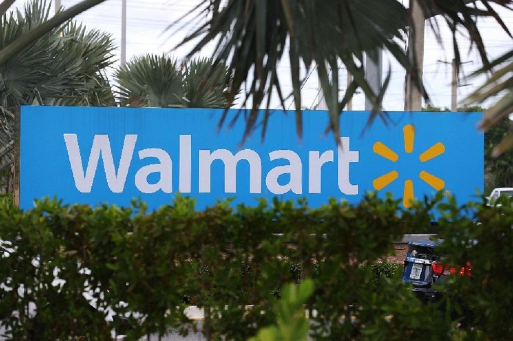 A Walmart, a maior rede varejista do mundo, anunciou nesta quinta-feira que n&atilde;o ir&aacute; mais abastecer suas lojas com modelos de armas semi-autom&aacute;ticas, afirmando que a procura tem ca&iacute;do