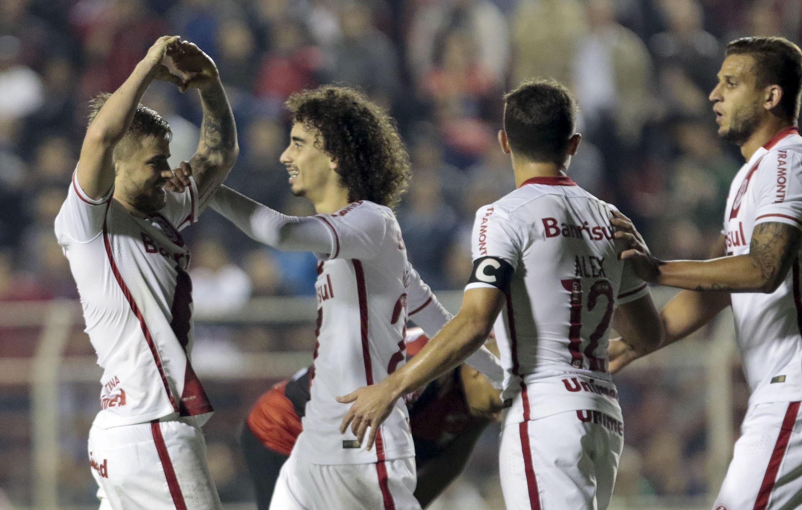 Sasha e Vald&iacute;via marcaram os gols do Colorado