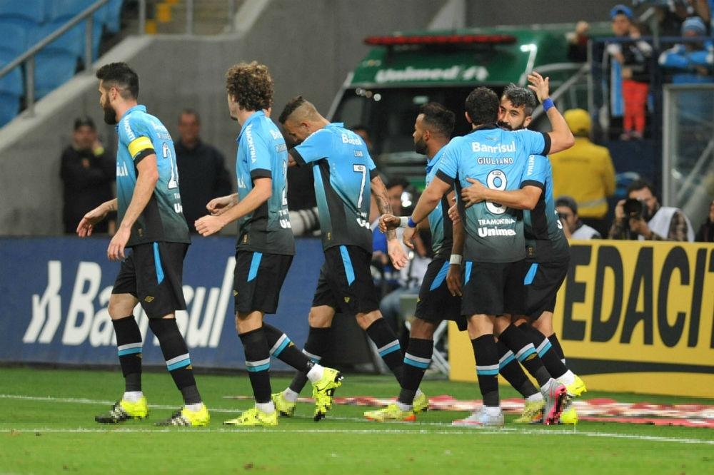 Trio de ataque com Fernandinho, Douglas e Luan se destacou e garantiu a vit&oacute;ria