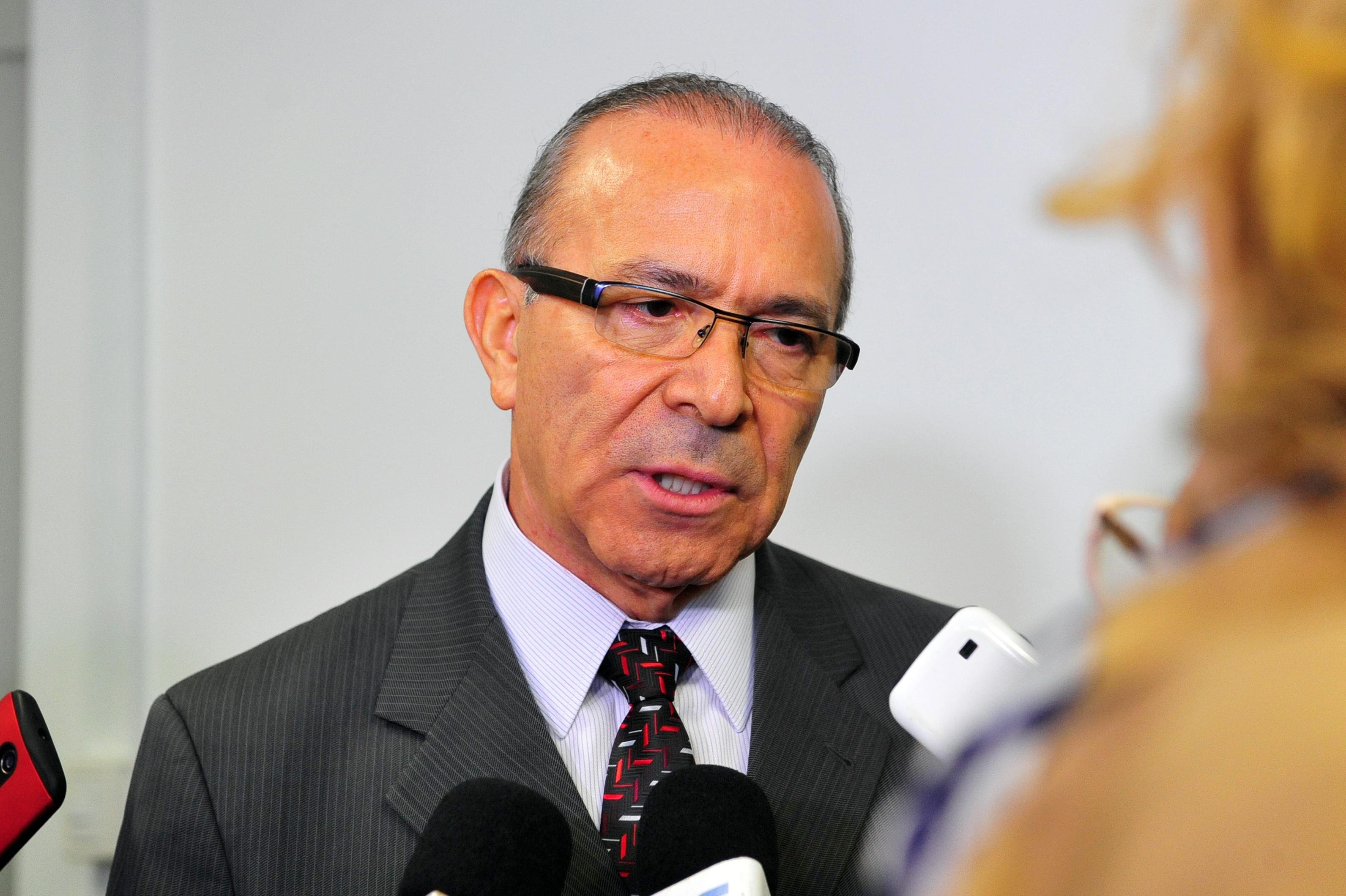 Padilha declarou que governo regulamentar&aacute;, no pr&oacute;ximo ano, a disposi&ccedil;&atilde;o da renegocia&ccedil;&atilde;o das d&iacute;vidas dos estados