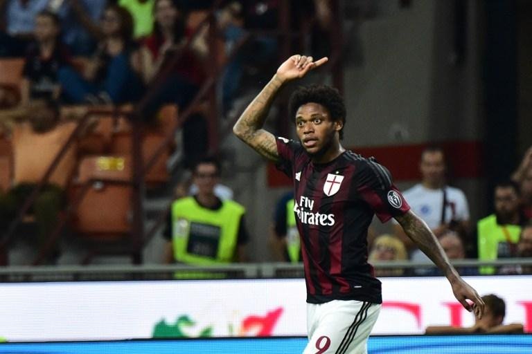 Com Balotelli no banco, Luiz Adriano d&aacute; vit&oacute;ria ao Milan no Italiano
