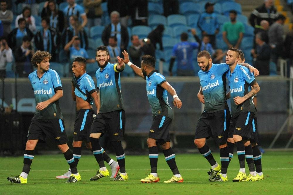Inspirado em 95, Gr&ecirc;mio reencontra Coritiba pelo Brasileir&atilde;o