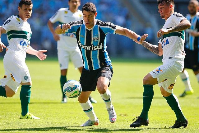 Meia avalia que gol no primeiro tempo deixaria jogo "mais natural"