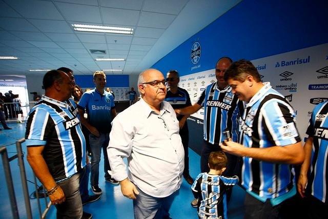 Presidente do Gr&ecirc;mio afirma que todos os times, incluindo o Corinthians, devem jogar neste hor&aacute;rio