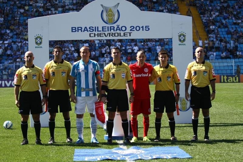 Twitter do Inter ironiza arbitragem durante jogo com o Ava&iacute;