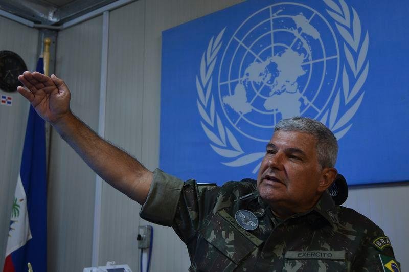 General brasileiro que comandava miss&atilde;o da ONU no Haiti morre aos 57 anos