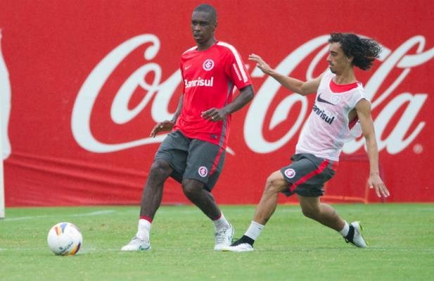 Juan ficar&aacute; 20 dias afastado dos gramados