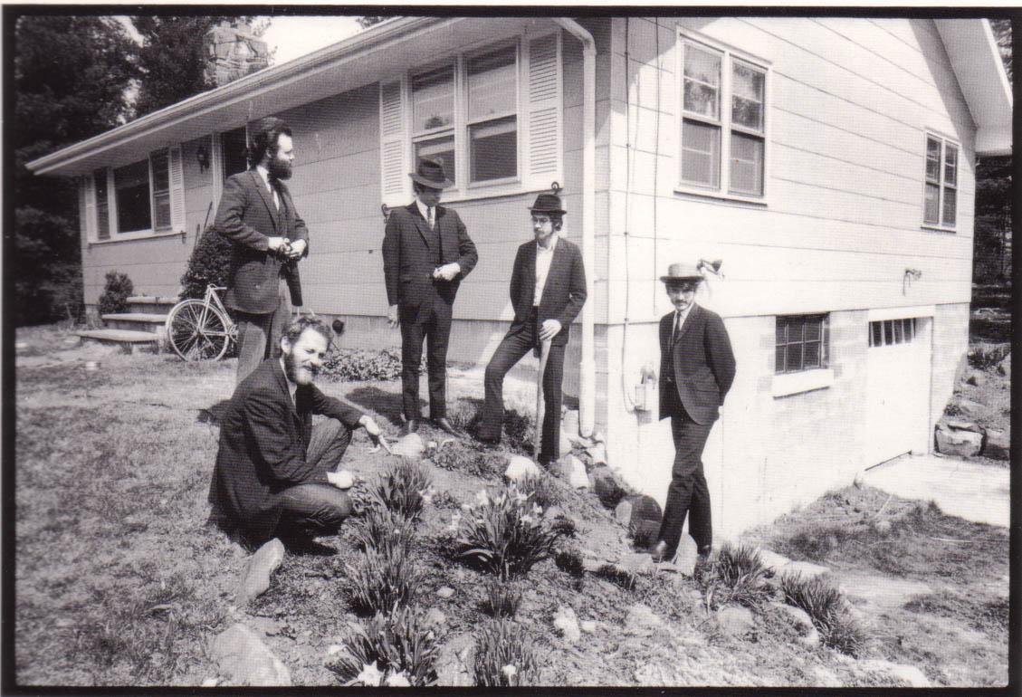 "The Band" posa em frete &agrave; casa, em 1968