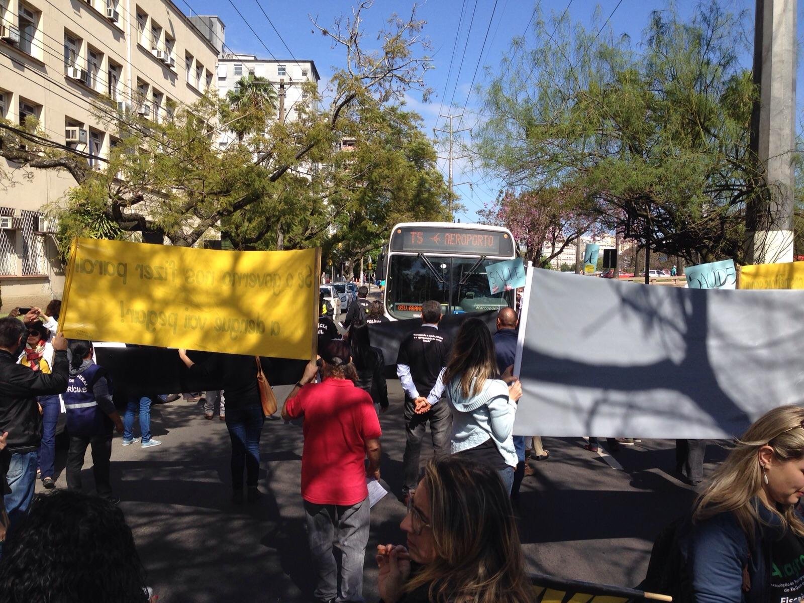 Manifesta&ccedil;&atilde;o ocorre a partir do meio-dia em Porto Alegre