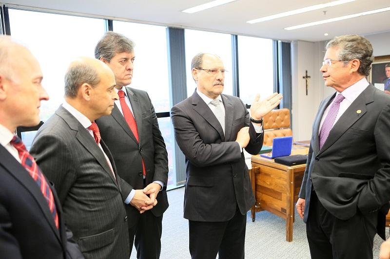 Comitiva do governador se encontrou com relator de a&ccedil;&atilde;o cautelar contra san&ccedil;&otilde;es do calote da d&iacute;vida