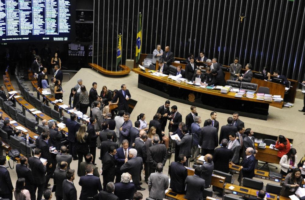 Lei que se estende ainda aos munic&iacute;pios ainda ter&aacute; de ser votada em segundo turno