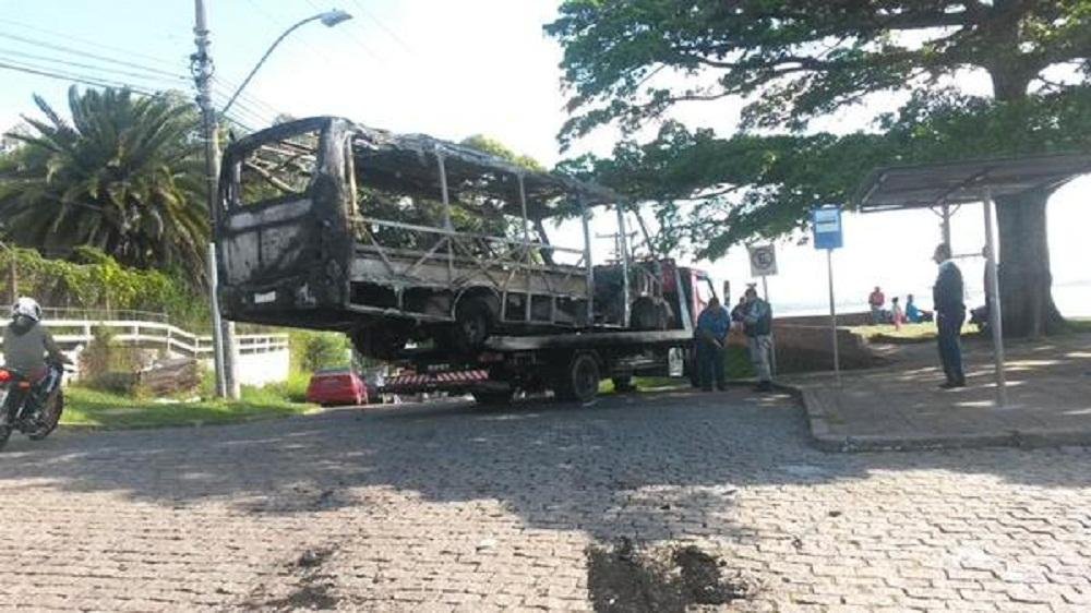 &Ocirc;nibus e lota&ccedil;&atilde;o foram retiradas no per&iacute;odo da tarde
