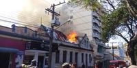 Incêndio destrói hotel antigo em Santo Ângelo