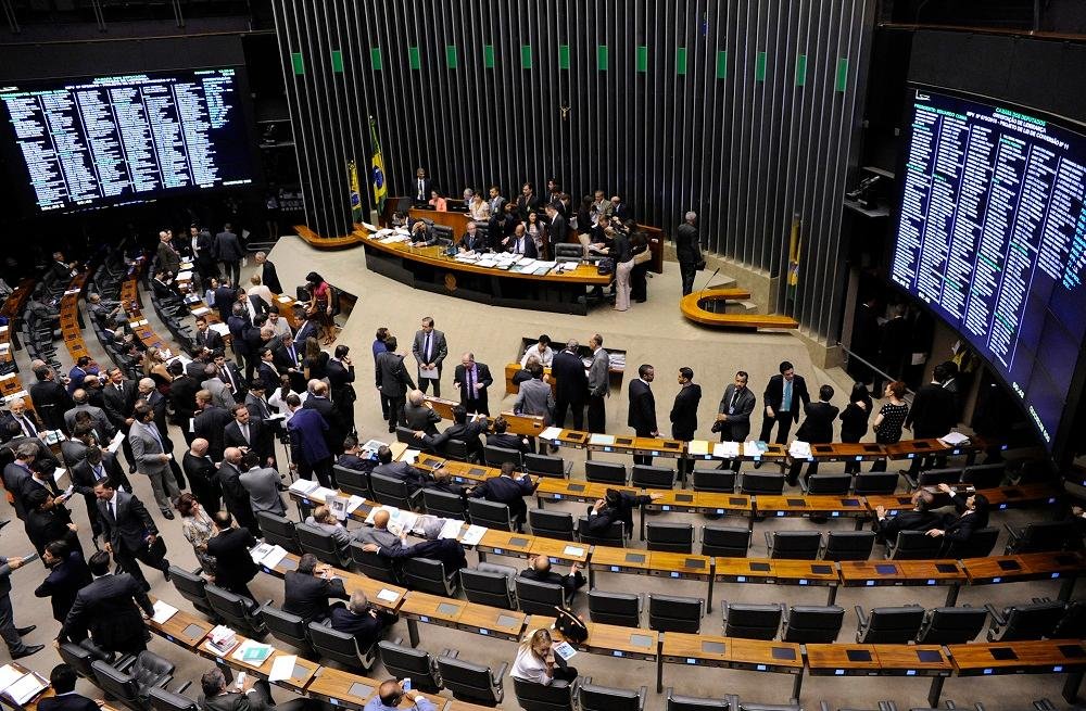 Depois de aprovar reforma pol&iacute;tica, senadores esperam vota&ccedil;&atilde;o do texto na C&acirc;mara