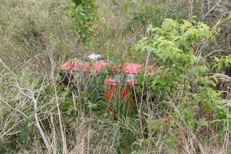 Saveiro capotou e parou em um matagal &agrave;s margens da ERS 532
