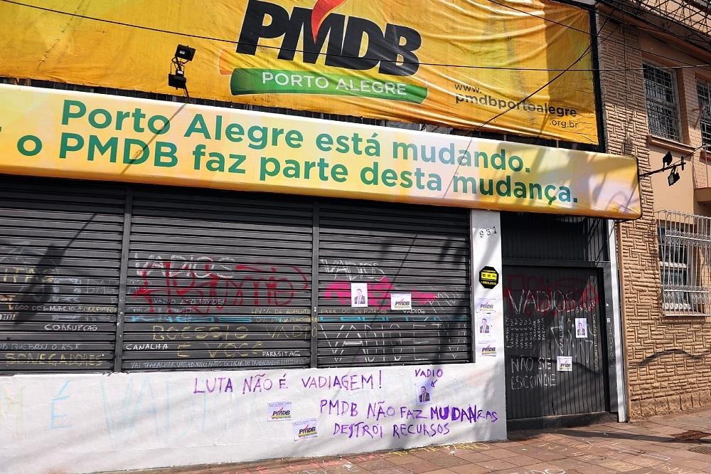 Manifestantes chegaram a bloquear tr&acirc;nsito em frente ao Parque Farroupilha