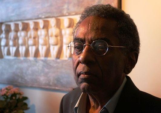 Rufino escreveu mais de 50 livros de fic&ccedil;&atilde;o e n&atilde;o-fic&ccedil;&atilde;o