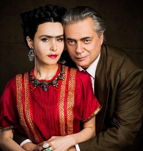 Leona Cavalli &eacute; Frida Kahlo; Jos&eacute; Rubens Chach&aacute; &eacute; Diego Rivera