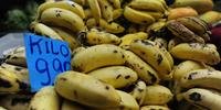 Banana foi um dos produtos que mais puxaram os preços da cesta