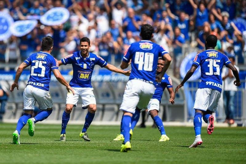 Cruzeiro goleou o Figueirense na estreia de Mano Menezes