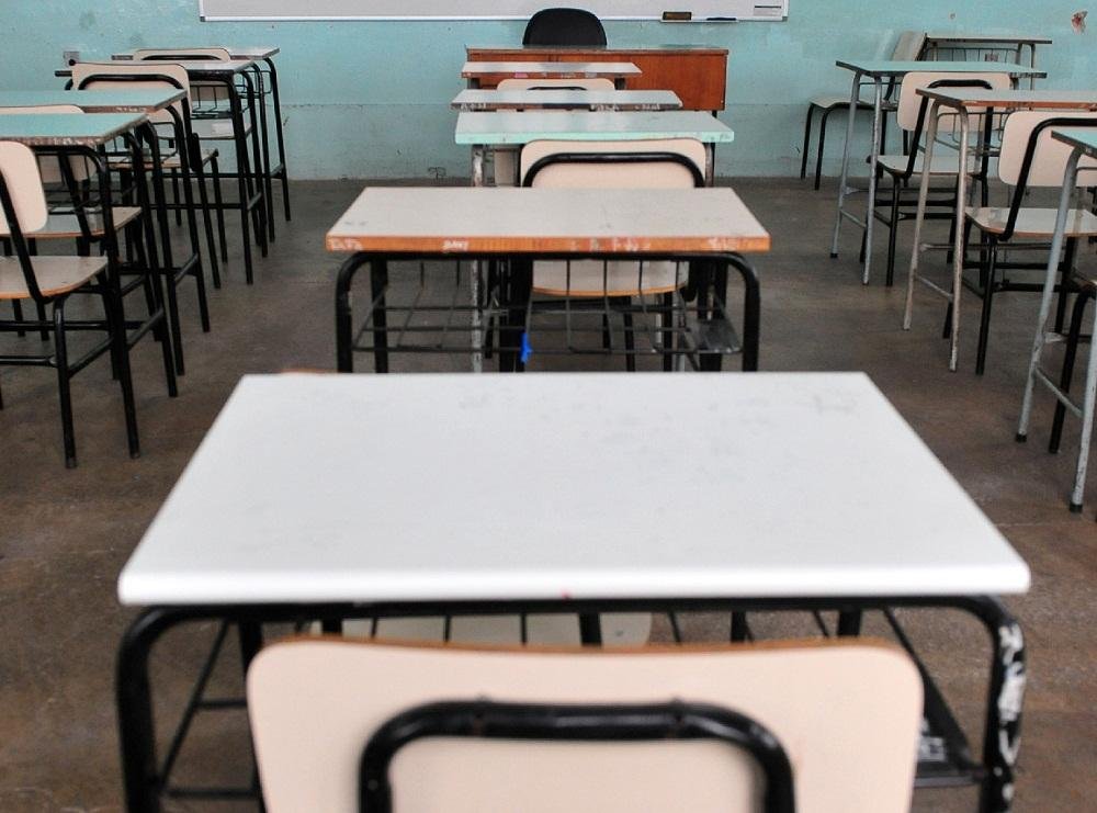 Escolas estaduais continuam fechadas 