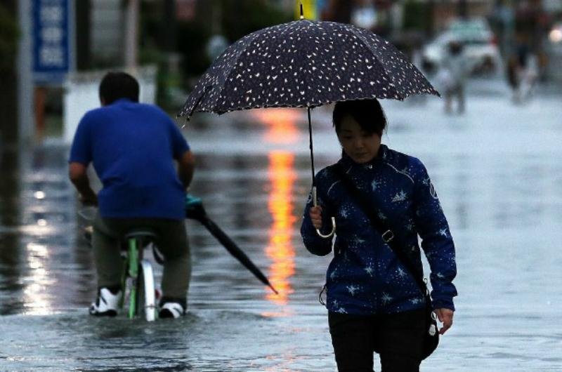 Jap&atilde;o sofre com chuvas torrenciais e altas das mar&eacute;s